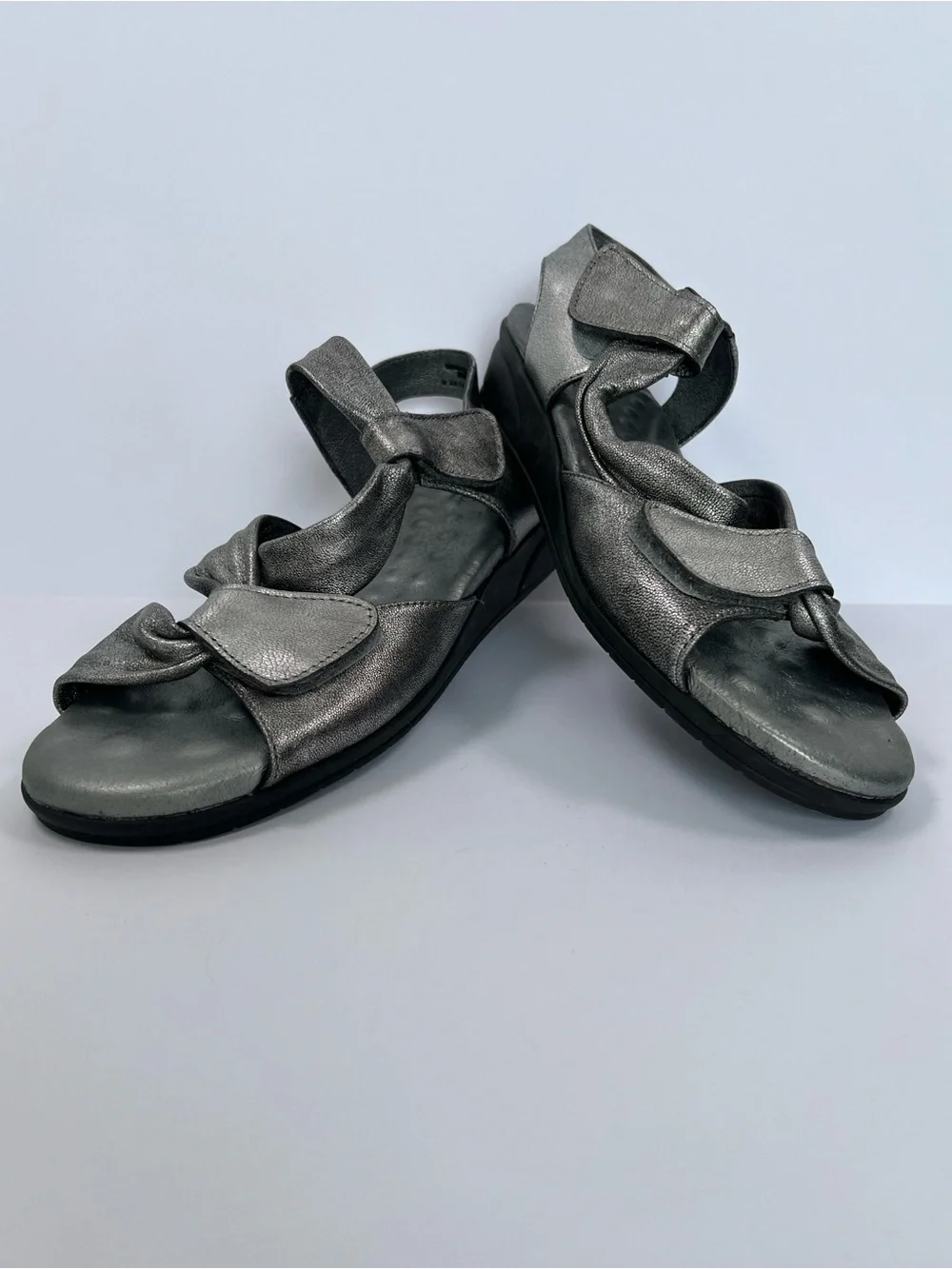 EUC! Elites by Walking Cradle Silver Sandals Size 10.5W